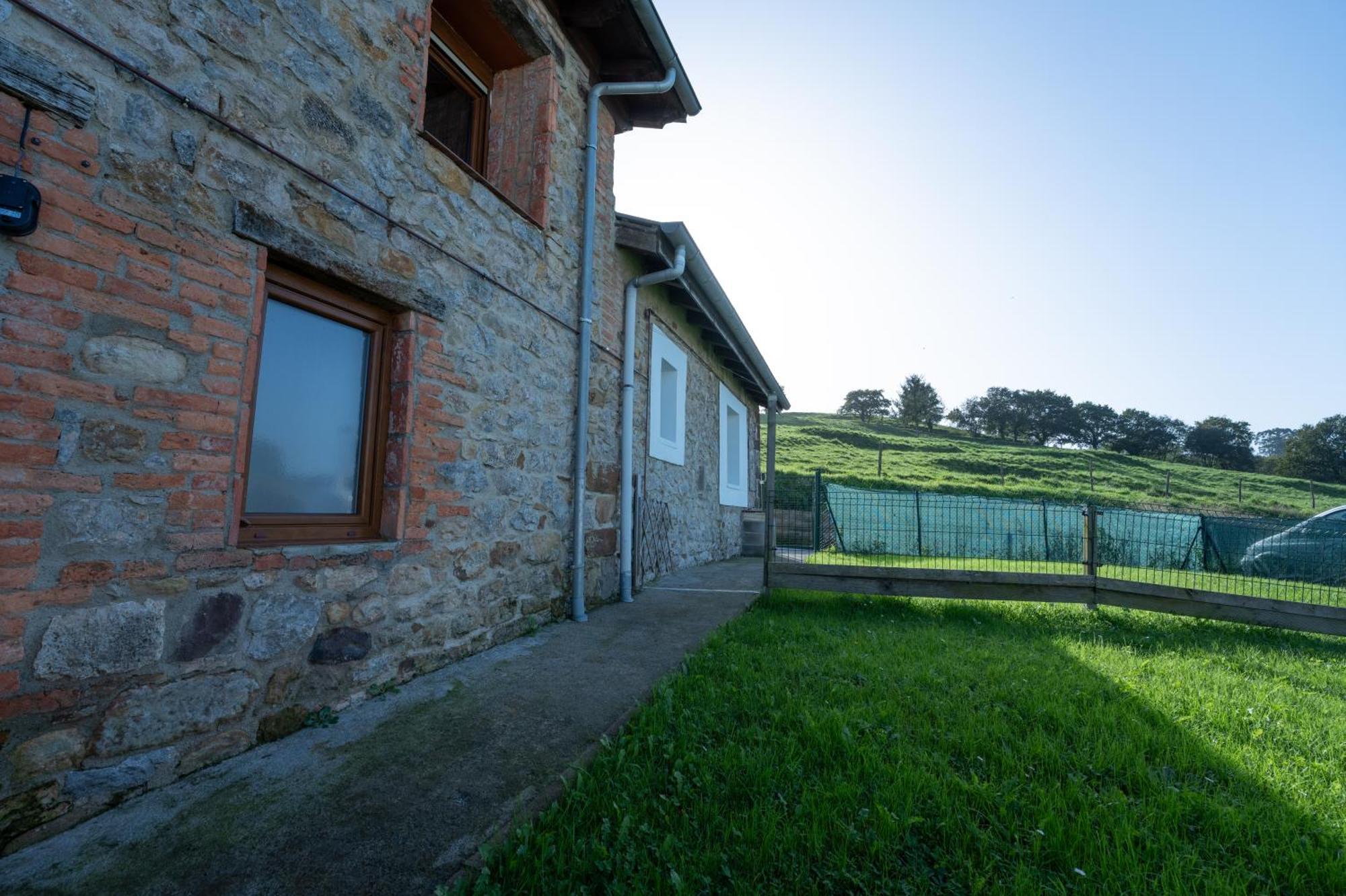 La Casita Del Puente Viejo Villa Oruna Bagian luar foto